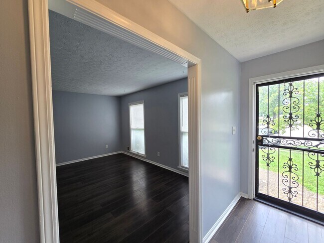 Building Photo - Brick Ranch in the heart of Jeffersontown! Featuring hardwood styled floors, 3 Bedrooms, 1.5 Bath...