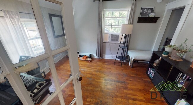 Building Photo - 132 S Clemens Ave