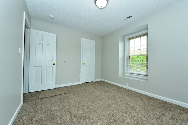 Building Photo - Close to Base, Beach and Downtown!