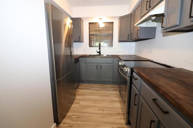 Building Photo - 116 Fairway Ave