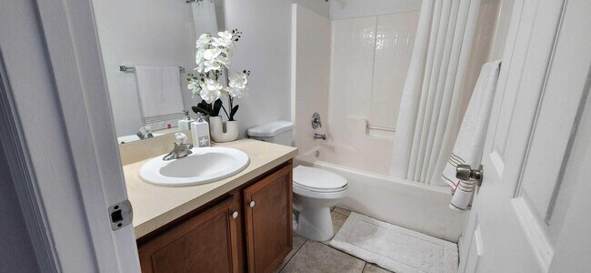 Building Photo - 1061 SW Charcoal Ave