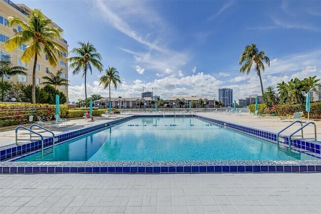 Building Photo - 3800 S Ocean Dr
