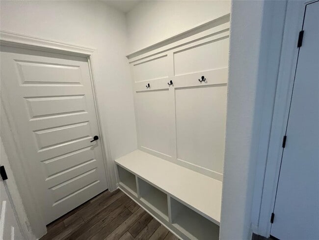 Building Photo - 2725 Woodall Dr