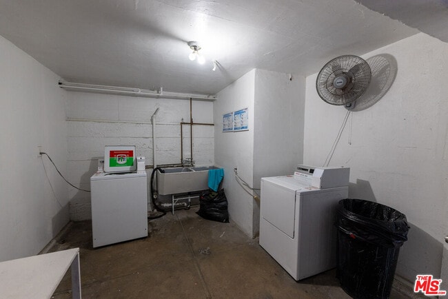 Building Photo - 1940 S Robertson Blvd