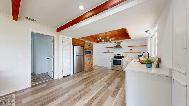 Building Photo - 10 Coral Reef Ct S