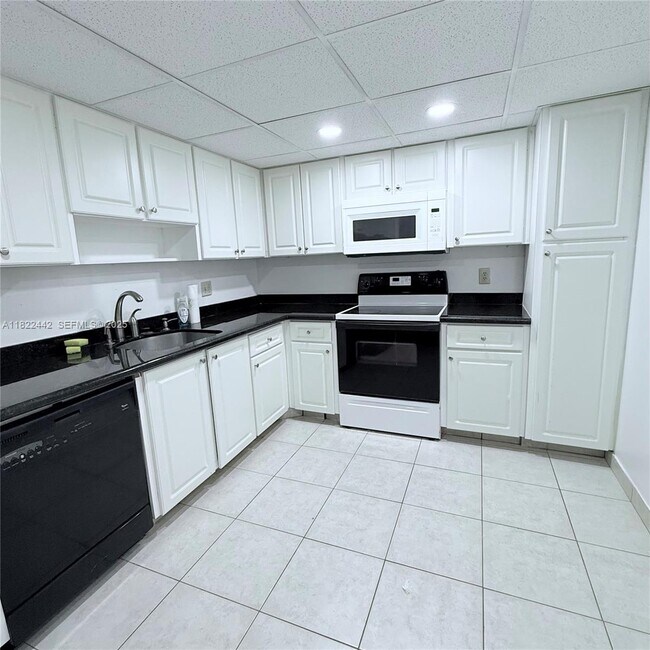 Building Photo - 3980 Oaks Clubhouse Dr