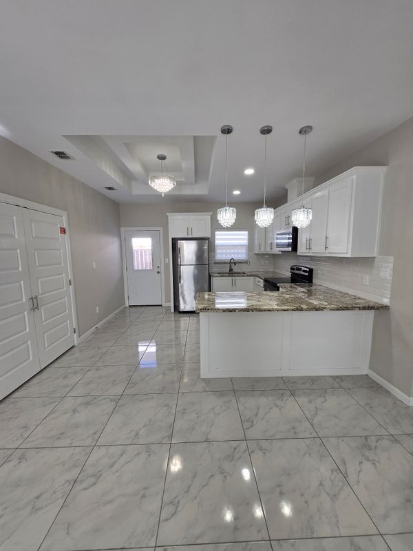 Building Photo - 1018 N Woodson Ave