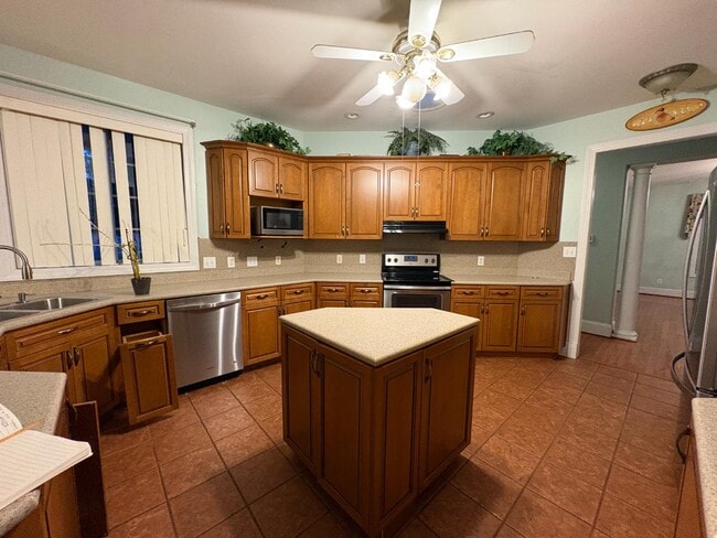 Building Photo - 533 Stonemason Dr