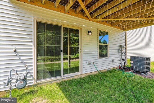 Building Photo - 19753 Grn Vlg Dr