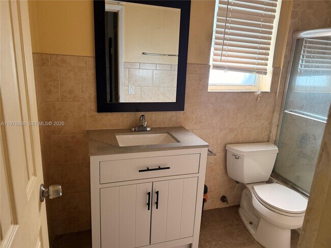 Building Photo - 1104 N 17th Ct