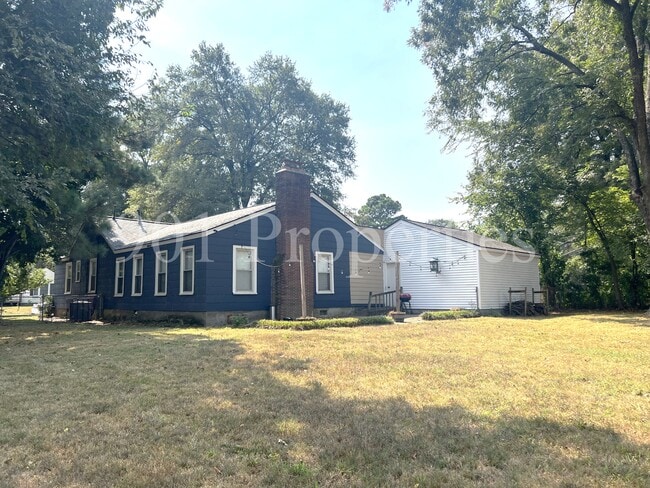 Building Photo - 1089 Isabelle St