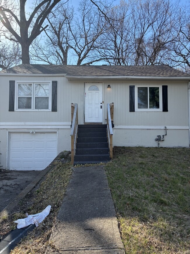 Building Photo - 3920 Spruce Ave