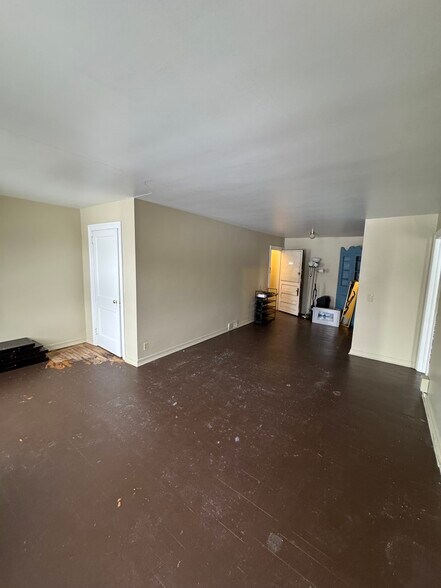 Building Photo - 3289 S Main St