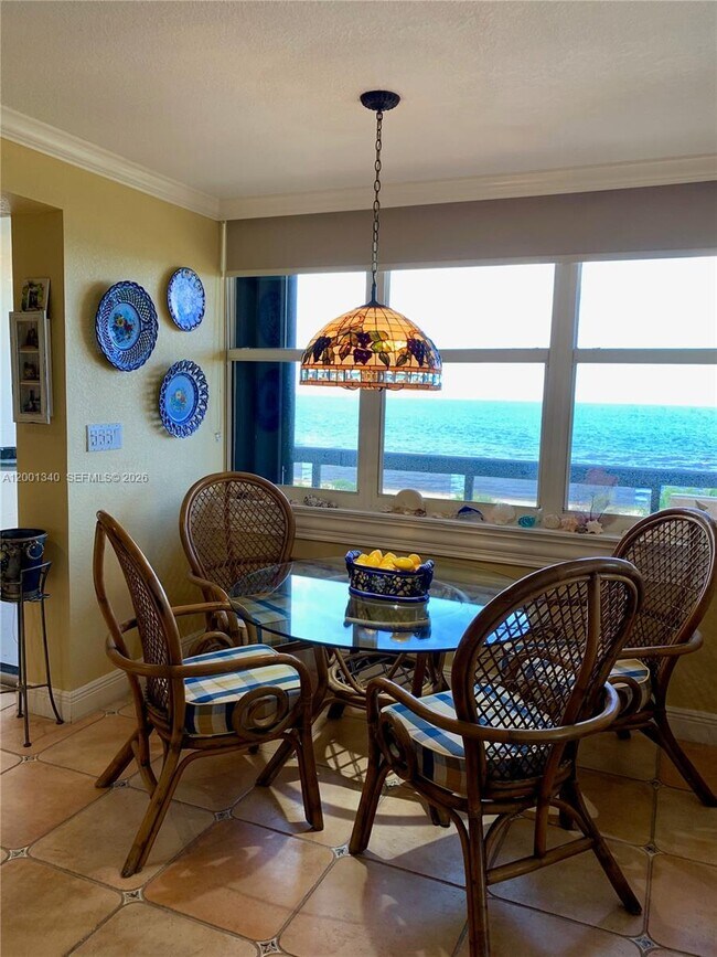 Building Photo - 2555 Collins Ave