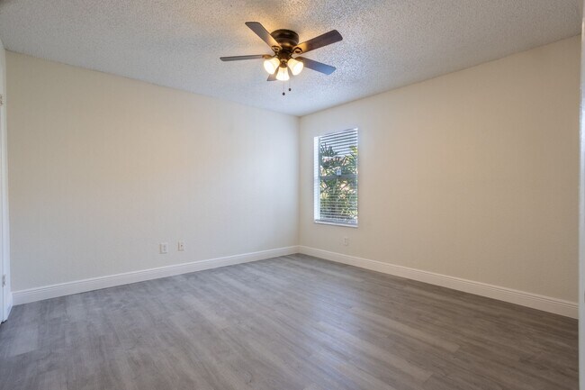 Building Photo - 5156 Conroy Rd