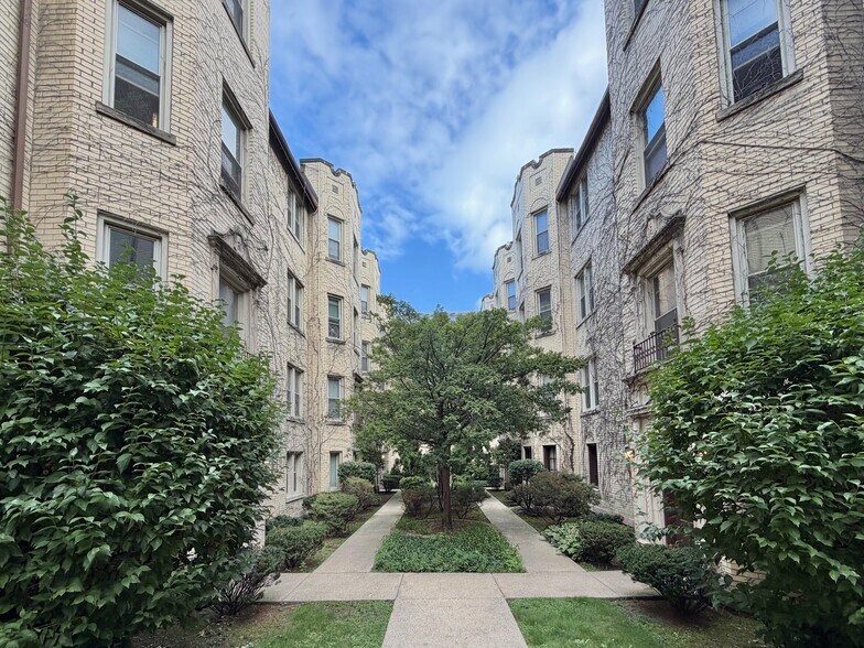 Building Photo - 1426 Farwell W Ave