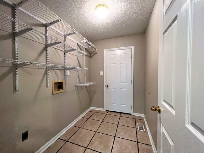 Building Photo - 6017 Tennyson Dr