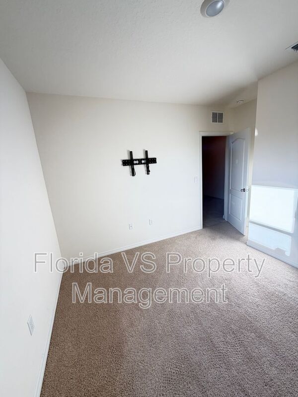 Building Photo - 804 Horsetail Dr