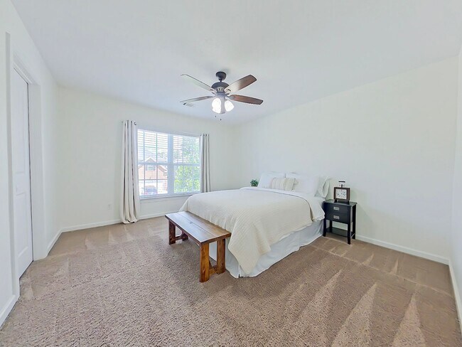 Building Photo - Beautiful 4 Bedroom home in Canterbury Farms!
