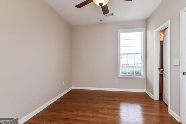 Building Photo - 2701 Sedgeview Ln NE
