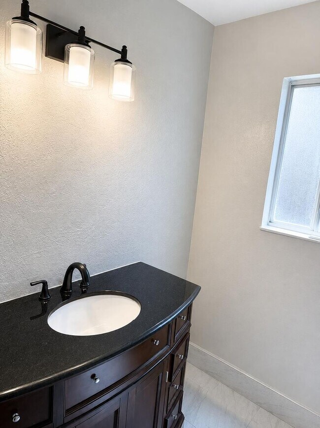 Building Photo - 4556 Beechnut Way