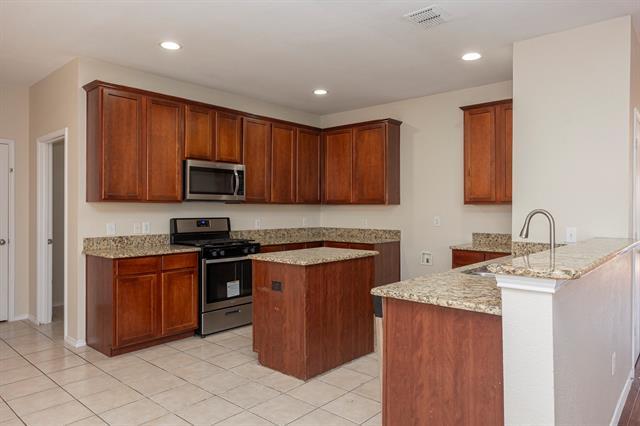 Building Photo - 5828 Pebble Ridge Dr