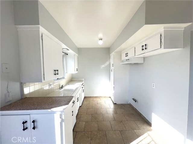 Building Photo - 620 W 82nd St