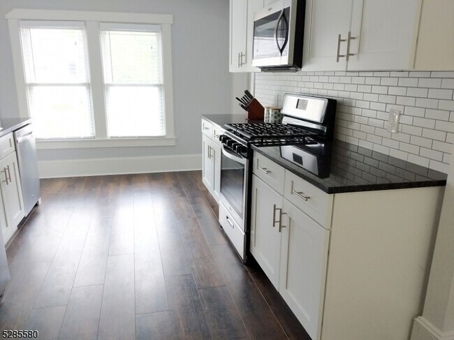 Building Photo - 2 Linwood Terrace