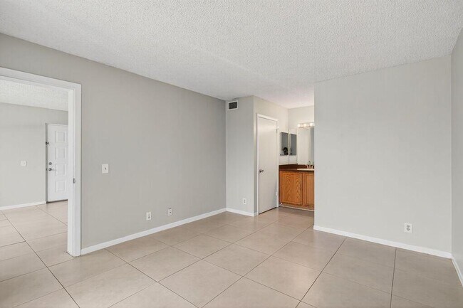 Building Photo - 752 Executive Center Dr