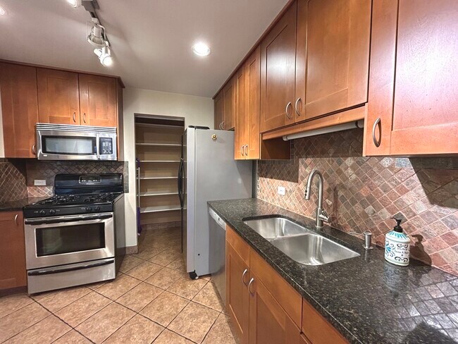 Building Photo - 734 Plum Tree Ct