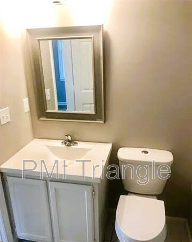 Building Photo - 1320 Park Glen Dr