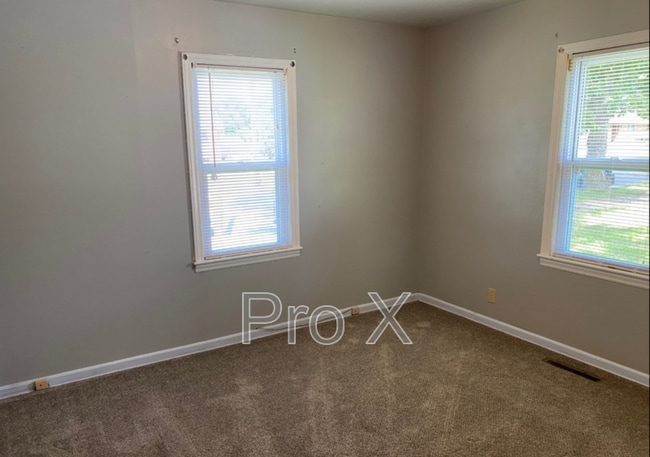 Building Photo - 902 N Grand St