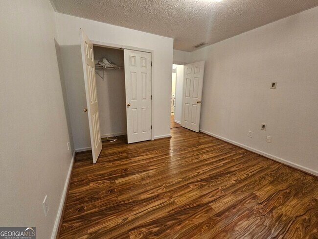 Building Photo - 40 Summerwood Ln