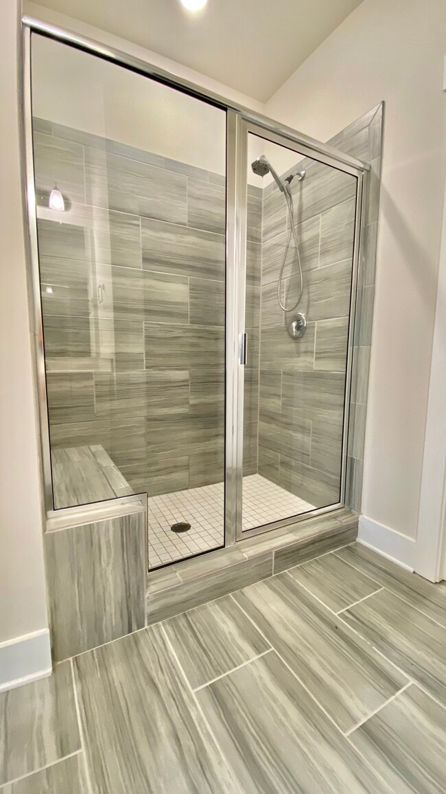 Building Photo - 178 Redcroft Dr