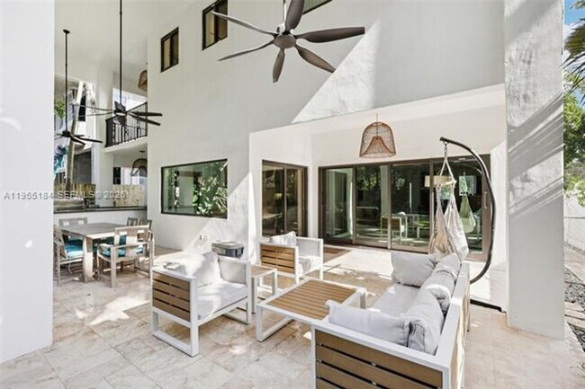 Building Photo - 34 SW 22nd Rd