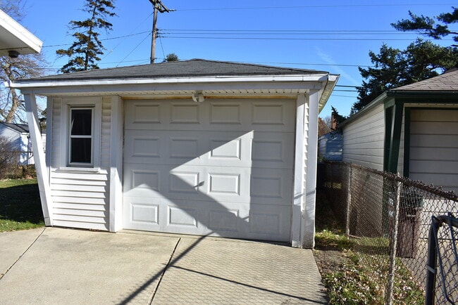 Building Photo - 9924 Woodring St