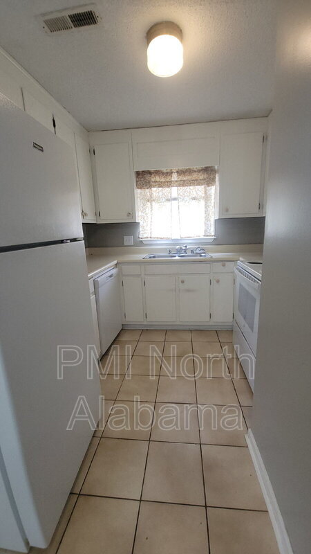 Building Photo - 1502 Barrington Rd NW