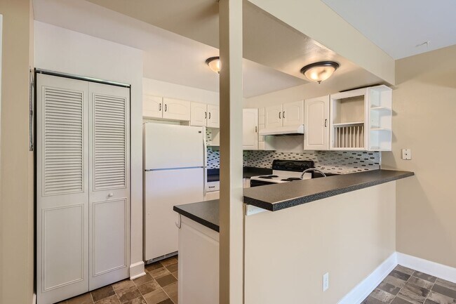 Building Photo - 705 E Drake Road Q21, Fort Collins, CO 80525