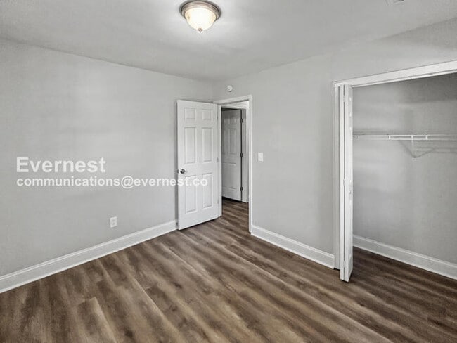 Building Photo - 3741 Loren Dr