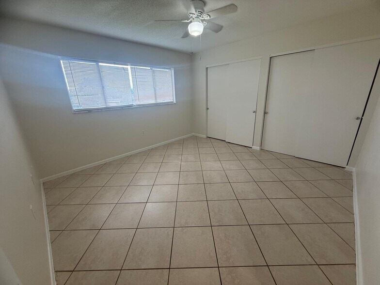 Building Photo - 809 W Lancaster Rd