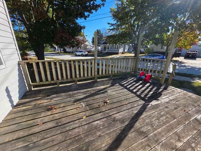 Building Photo - 1952 Roosevelt Ave