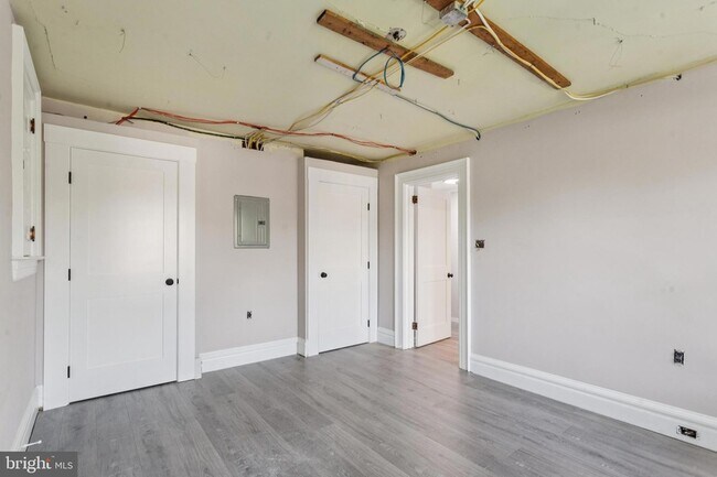 Building Photo - 313 Edgewood Dr