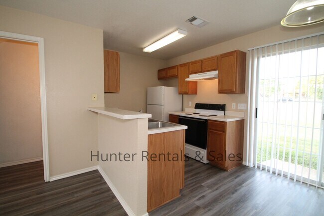 Building Photo - 1710 Spring Rose Cir