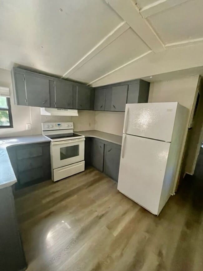 Building Photo - Newly Renovated 2 bedroom 2 bath Moble Hom...