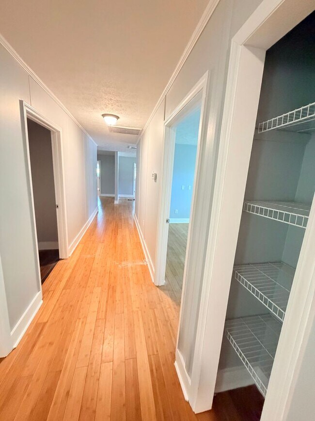 Building Photo - 5 Bedroom, 2.5 Bathroom house, Super convenient location! Arden