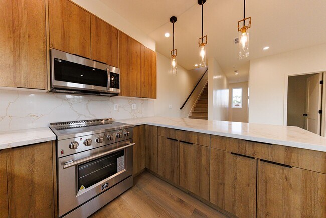 Building Photo - LUXURY in Prime Culver City