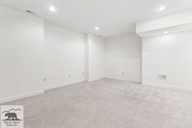 Building Photo - South AVL - Grand Residence in The Cotswol...