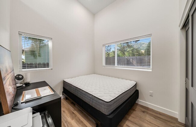 Building Photo - 133-135 Foothill Blvd