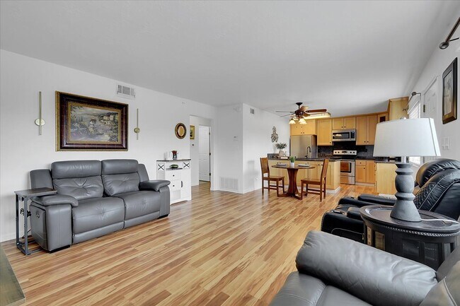 Building Photo - 6533 Greenback Ln