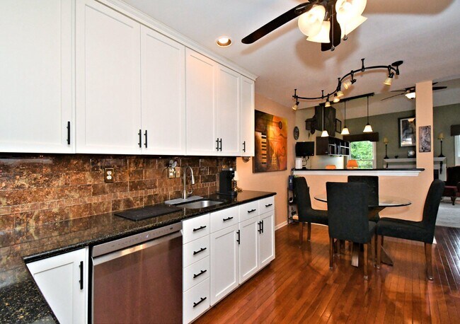 Building Photo - 187 Pinecrest Ln